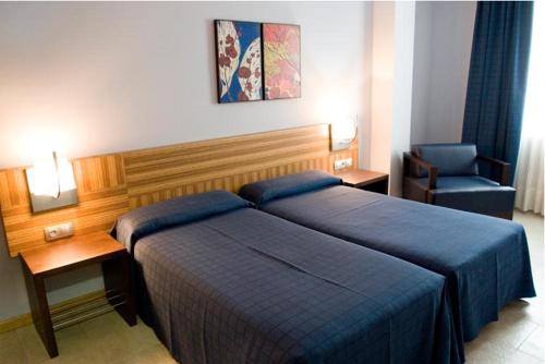 Apartamentos Turisticos Noray Set in a prime location of Argonos, Apartamentos Turisticos Noray puts everything the city has to offer just outside your doorstep. The hotel offers a high standard of service and amenities to suit th