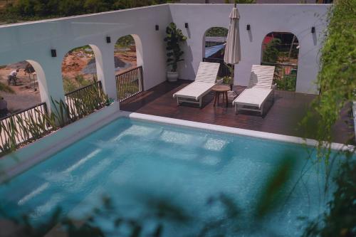 Swimming pool, Montagne Boutique in Kampot