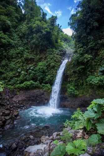 Two Acre Private Costa Rican Villa Volcano Views Gym Hot Tub