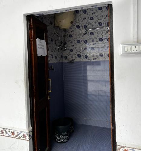 Wanderlust Hostel & Home Stay – Varanasi, VA