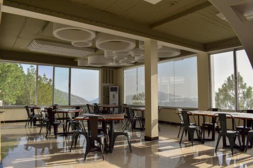 Restaurant, The Point by Roomy, Thandiani in Abbottabad