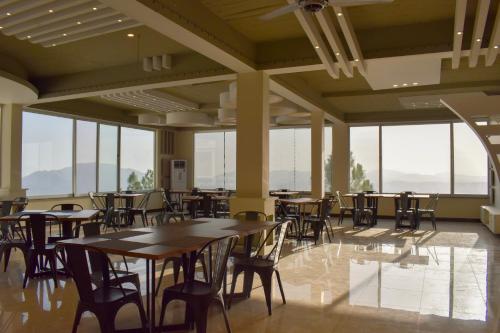 Restaurant, The Point by Roomy, Thandiani in Abbottabad