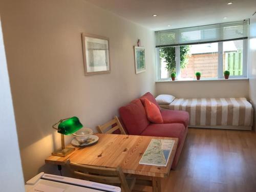 Apartment with own entrance & terrace on West Hill, Hastings (photo 6)