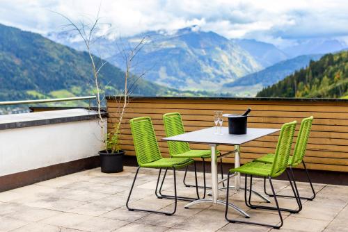 Balcony/terrace, der Sonnberg Alpinlodges - Apartments mit Seeblick, privater Sauna und Self Check-In in Zell Am See