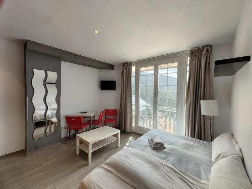 SKi PLAZA APARTMENTS - JUNTO A LOS TELECABINAS by TODOSIERRANEVADA in Sierra Nevada