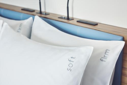 405066285 Holiday Inn Express Osaka City Centre- Midosuji by IHG