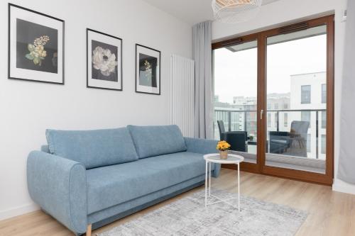 Warsaw Apartment Postępu with Parking by Noclegi Renters, Varšava