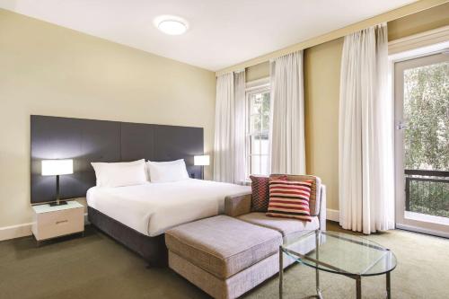 1 queen bed, 2 twin beds