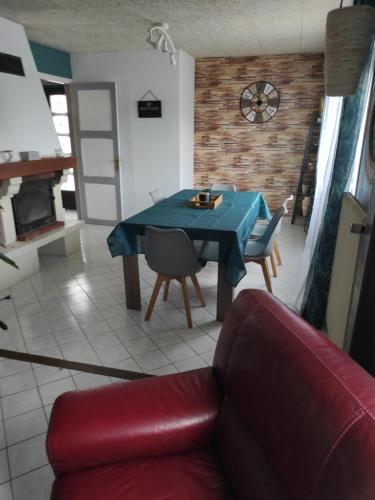 Maison de village avec exterieur gîte à louer Sermonville