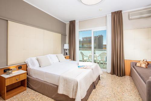 Double or Twin Room with Partial Sea View