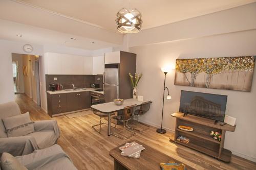 Modern Hospitality- apt near Children's Hospital, Atény
