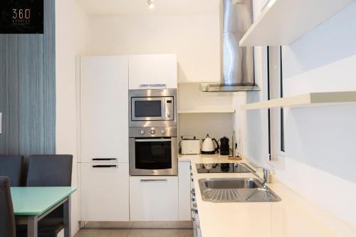 ห้องครัว, Sunny & beautiful views, Amazing Design & Terrace by 360 Estates in แอตตาด