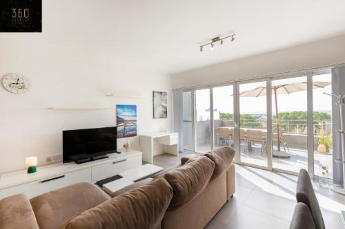 Sunny & beautiful views, Amazing Design & Terrace by 360 Estates in Attard