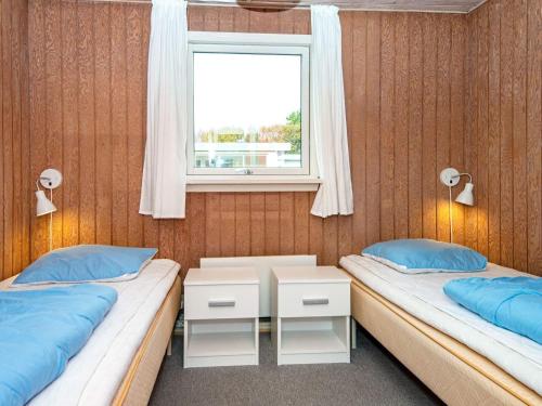 6 person holiday home in Hvide Sande