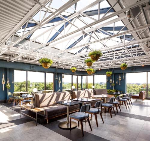 ห้องอาหาร, The Broadview Hotel near เมืองประวัติศาสตร์โรงต้มกลั่น