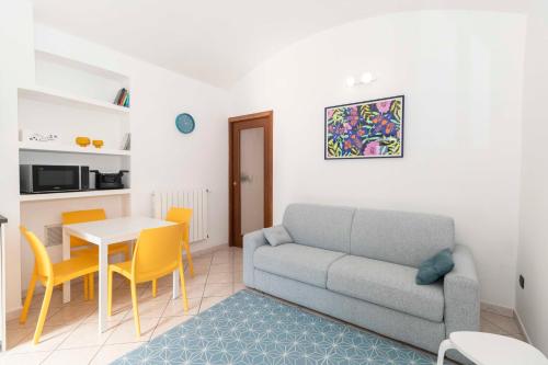 GuestHost - Colourful Flat San Donato, Turín
