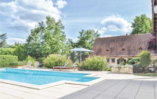 Cozy Home In Vlines With Outdoor Swimming Pool - Location saisonnière - Vélines