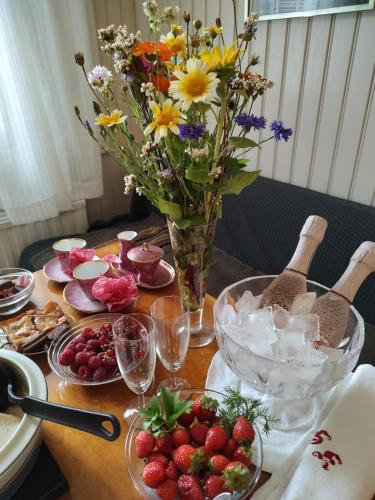 Їжа та напої, Narvan Maatilamajoitus Helenan Kanat ja Kammarit in Vesilahti