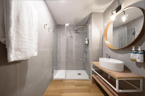 Small Room image 9
