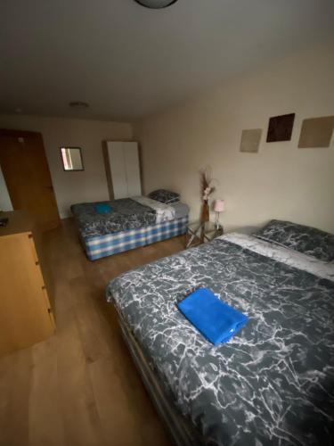 BIG ROOM rusholme WITH TV AND PRIVATE BATHROOM-parking&wifi 4