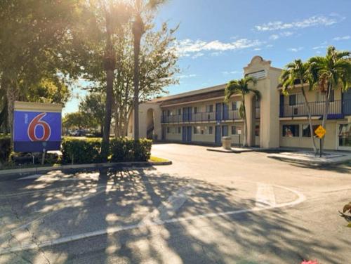 Motel 6 Riviera Beach FL