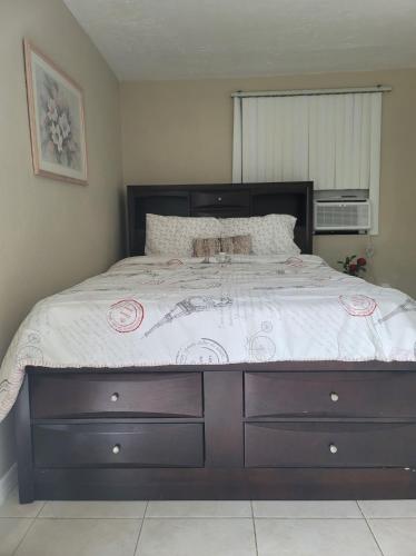Entire Guesthouse 5 mins to Siesta Key & downtown in Sarasota, USA