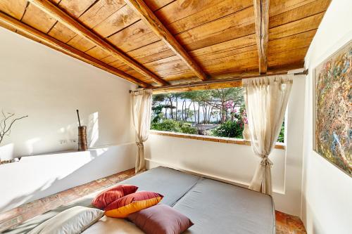 405134696 Praia Art Resort - Small Luxury Hotels of the world