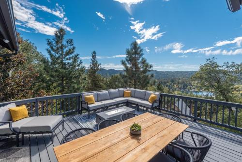 Lake Arrowhead Luxury Vacation Home - Lake Views, Game Room, Hot Tub & Pets