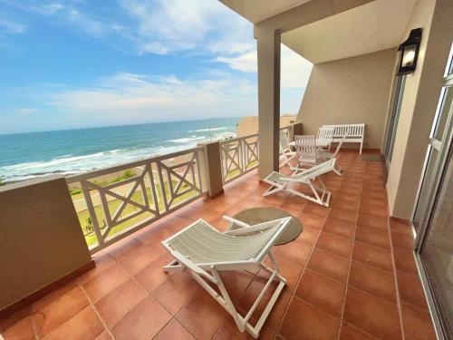 Casa Branca on the Beach with a Pool - Just Renovated, Durban