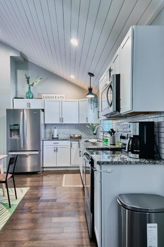 кухня, Private Peaceful House near Lake Lure Chimney Rock in Green Hill