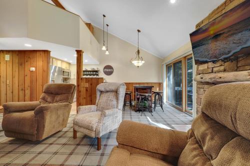Harbor Springs Retreat - image 6