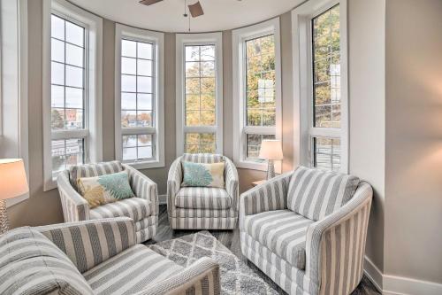 Luxe Manistee Condo with Balcony and River Views! in Manistee, USA