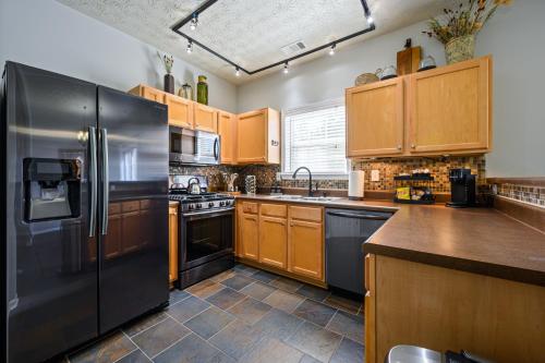 Stay In This Chic Townhome Near Olde Rope Mill in 伍德斯托克