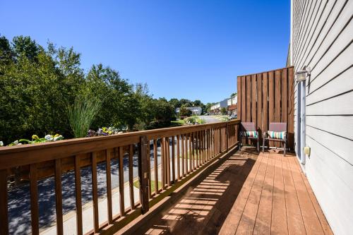 Stay In This Chic Townhome Near Olde Rope Mill in 伍德斯托克