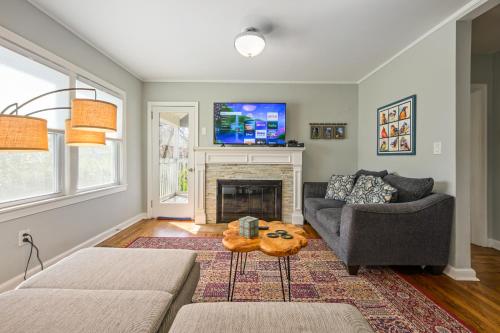 Plan A Trip To Georgia Aquarium In This Comfy 3BR in Atlanta, USA