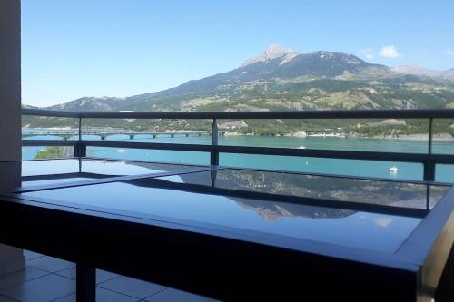 T3 Savines le lac - 2 chambres et terrasse avec vue imprenable sur les montagnes ! - Apartment - Savines