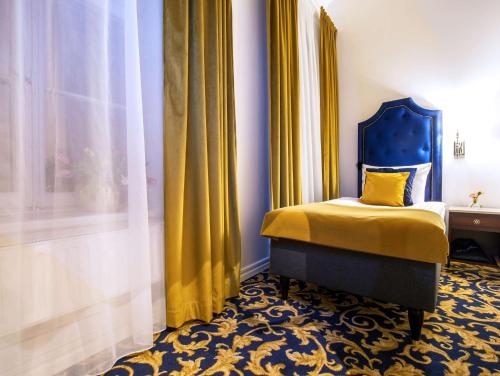 room detail thumbnail 1