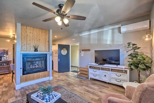 Luxe Route 66 Condo with A and C Near Grand Canyon Rail! - image 12