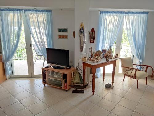 Alpha apartment, Ireon Samos