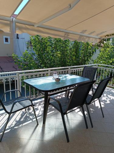 Alpha apartment, Ireon Samos