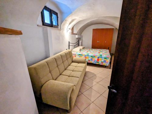  Antica bottega ristrutturata alle pendici del Brenta in San Lorenzo in Banale