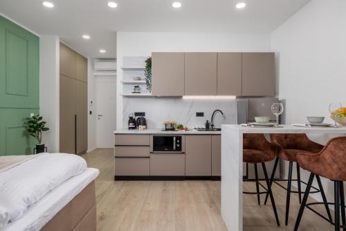 Area2 Center Luxury Apartment