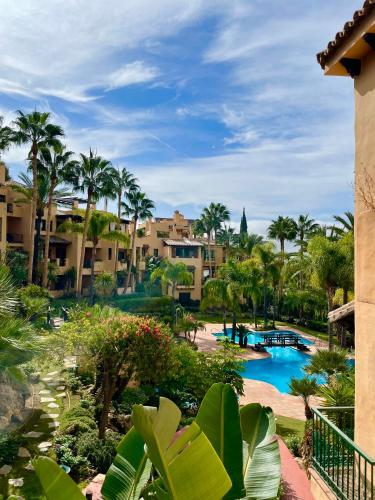 Apartment next to the El Campanario, Atalaya Golf