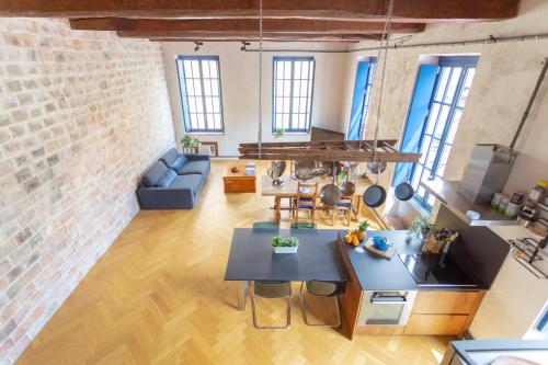Sunny Stylish Spacious Loft in Old-Port, Marseille