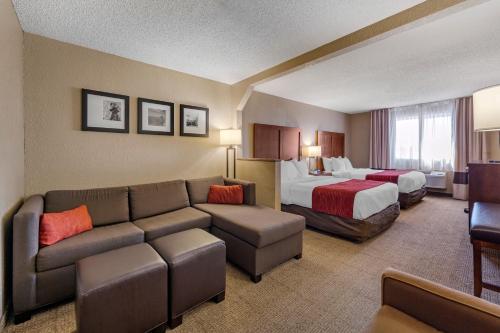 Comfort Inn & Suites Hays I-70