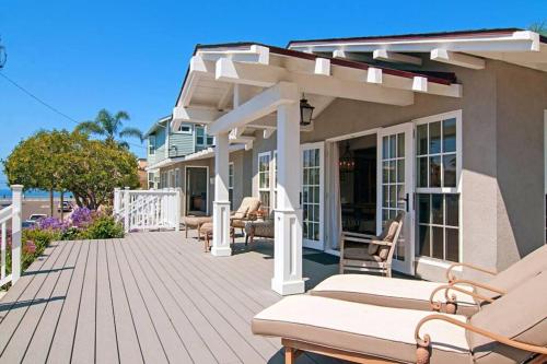 Walk to Beach, AC, Firepit, Grill in Carlsbad, USA