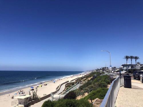 Walk to Beach, AC, Firepit, Grill in Carlsbad, USA