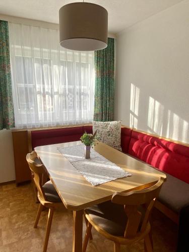 Apartment with Mountain View