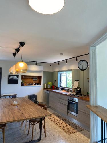 Konyha, בית מול ירח in Maalot Tarshiha