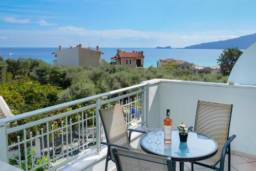  Apartments Exadas in Chrisi Ammoudia